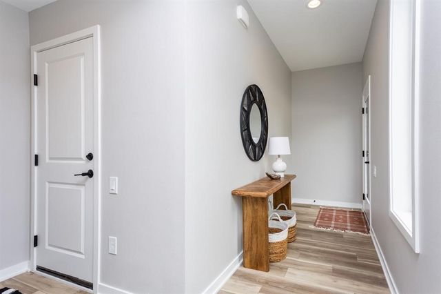 2732 Fleur Drive 20, Des Moines, IA 50321