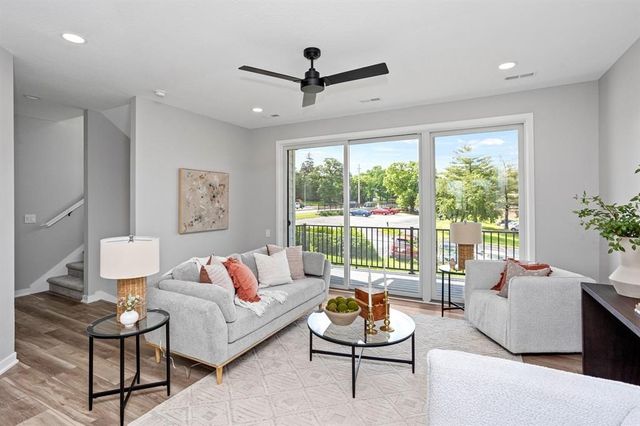 2732 Fleur Drive 20, Des Moines, IA 50321