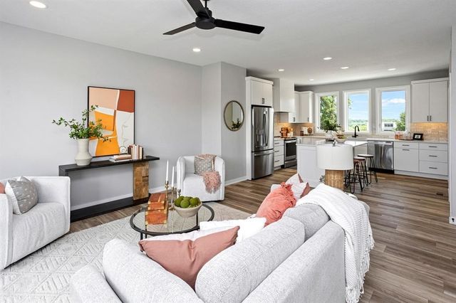 2732 Fleur Drive 20, Des Moines, IA 50321