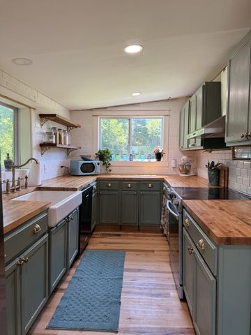374 State Line Rd, Loretto, TN 38469