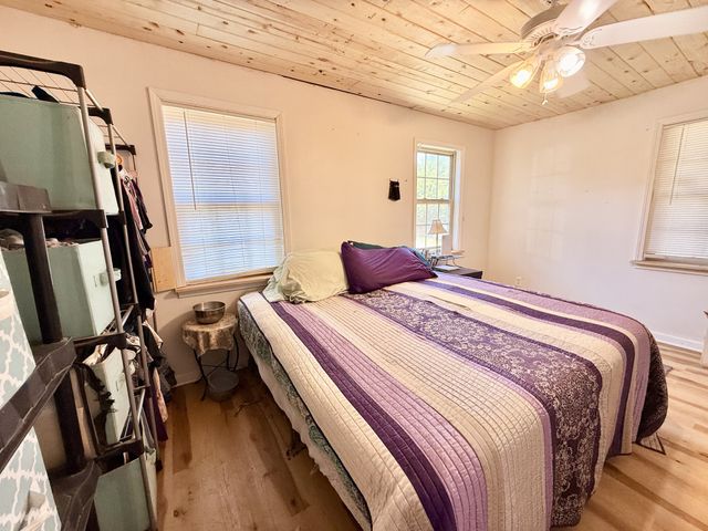374 State Line Rd, Loretto, TN 38469