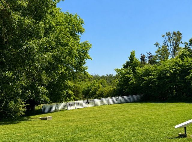 374 State Line Rd, Loretto, TN 38469