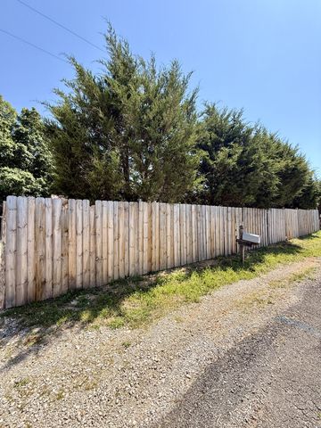 374 State Line Rd, Loretto, TN 38469