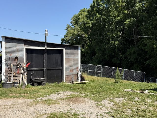 374 State Line Rd, Loretto, TN 38469