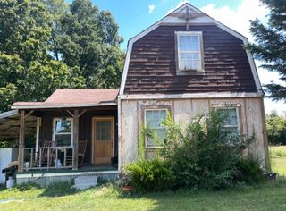 374 State Line Rd, Loretto, TN 38469