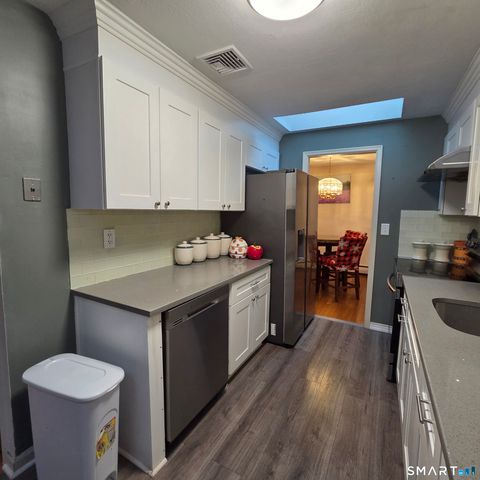 48 Collier Circle, Hamden, CT 06518