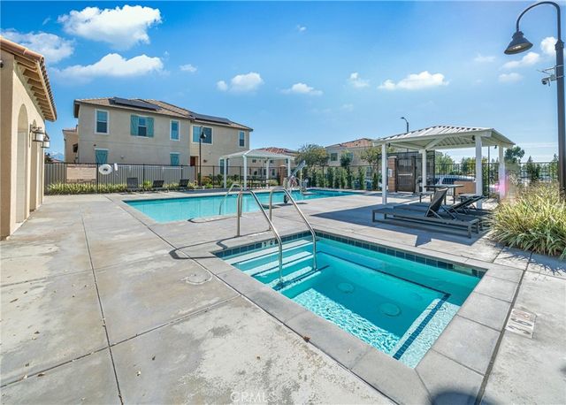 981 W Clover, Rialto, CA 92376