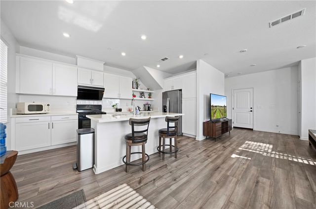 981 W Clover, Rialto, CA 92376