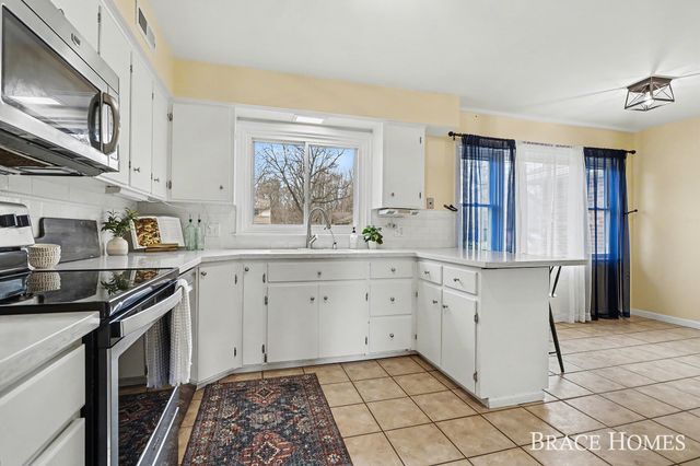 6835 Country View Drive, Kalamazoo, MI 49009