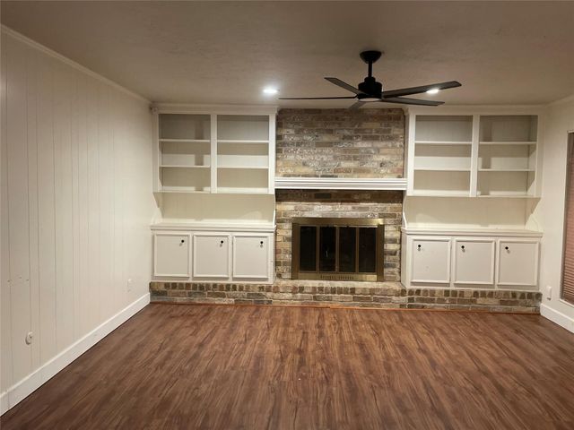 5715 Pinewood Springs Drive, Houston, TX 77066