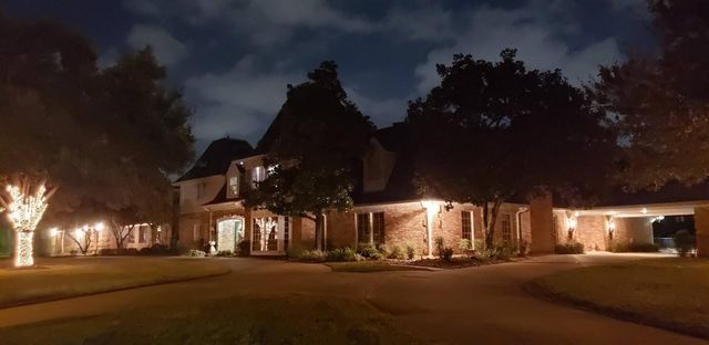 5715 Pinewood Springs Drive, Houston, TX 77066