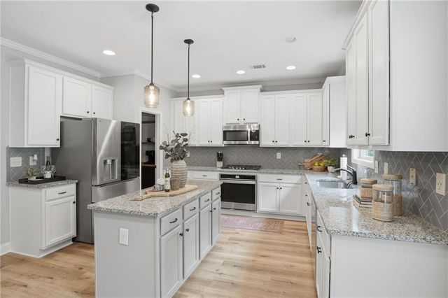 6175 Providence Lake Drive, Gainesville, GA 30506