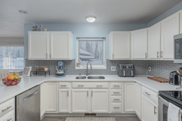 2418 GOLF COURT, North Pole, AK 99705