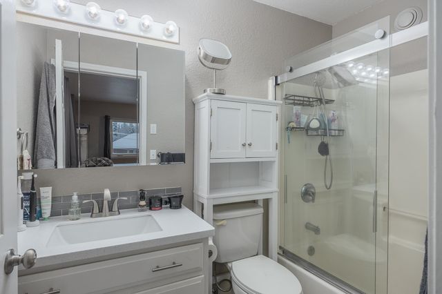 2418 GOLF COURT, North Pole, AK 99705