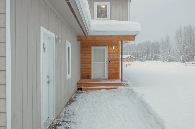 2418 GOLF COURT, North Pole, AK 99705