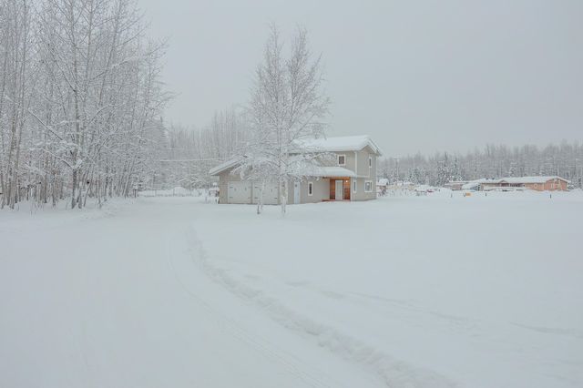 2418 GOLF COURT, North Pole, AK 99705