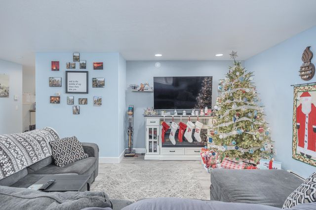 2418 GOLF COURT, North Pole, AK 99705