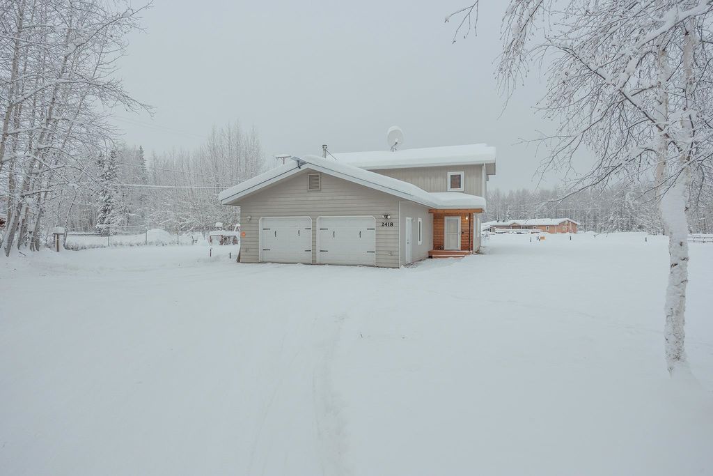 2418 GOLF COURT, North Pole, AK 99705
