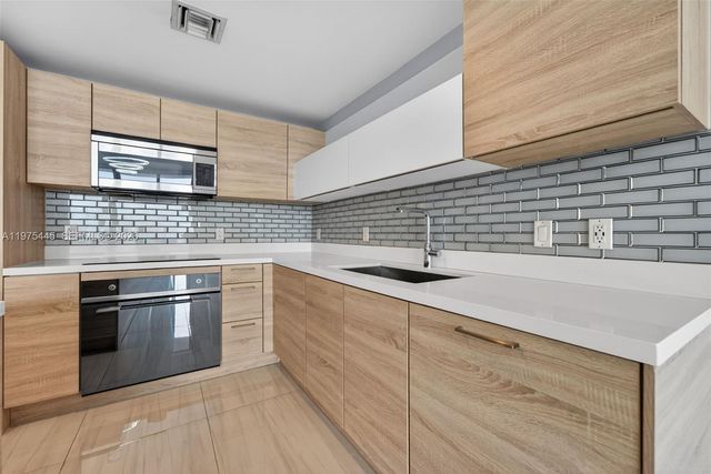 16385 Biscayne Blvd 2920, North Miami Beach, FL 33160