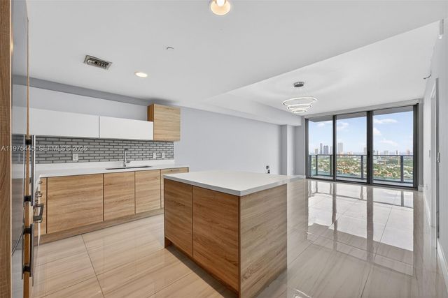 16385 Biscayne Blvd 2920, North Miami Beach, FL 33160