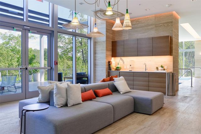 16385 Biscayne Blvd 2920, North Miami Beach, FL 33160