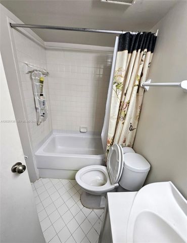 3465 NW 44th St 103, Oakland Park, FL 33309