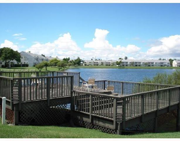 3465 NW 44th St 103, Oakland Park, FL 33309
