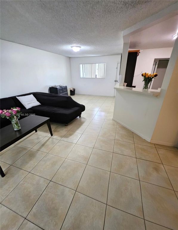3465 NW 44th St 103, Oakland Park, FL 33309