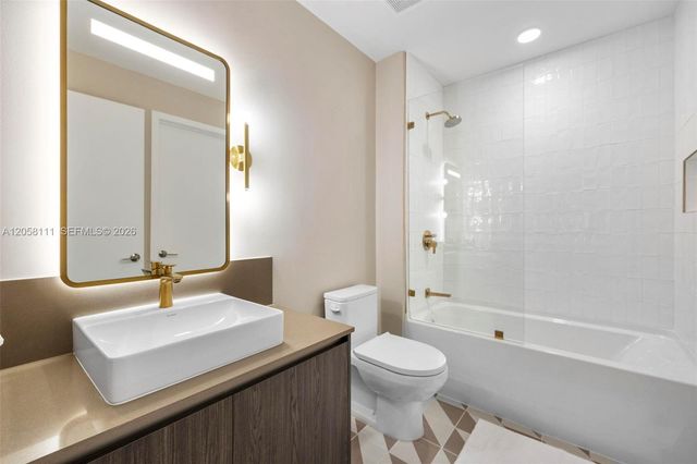 159 NE 6th St 5008, Miami, FL 33132