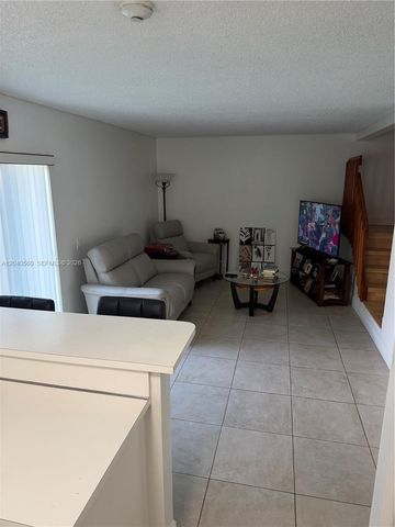 1335 Seagrape Cir, Weston, FL 33326