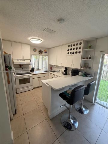 1335 Seagrape Cir, Weston, FL 33326
