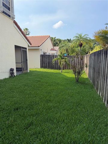 1335 Seagrape Cir, Weston, FL 33326
