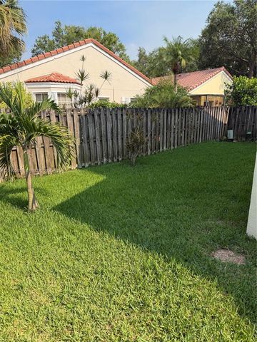 1335 Seagrape Cir, Weston, FL 33326