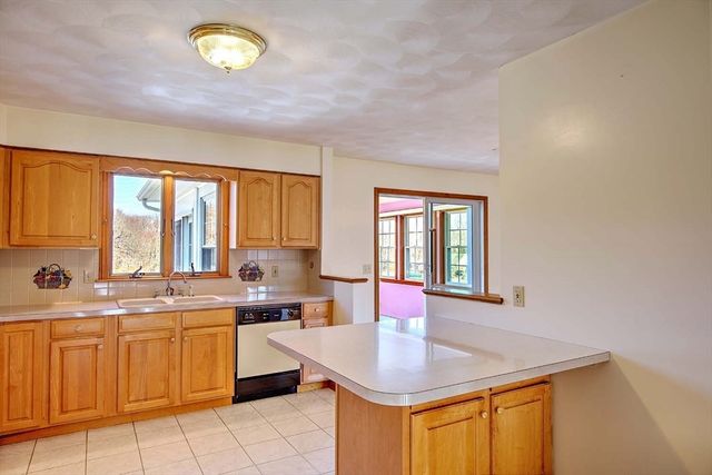 794 County, Seekonk, MA 02771