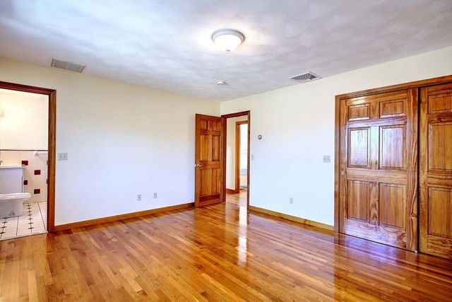 794 County, Seekonk, MA 02771