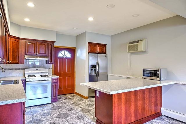 794 County, Seekonk, MA 02771