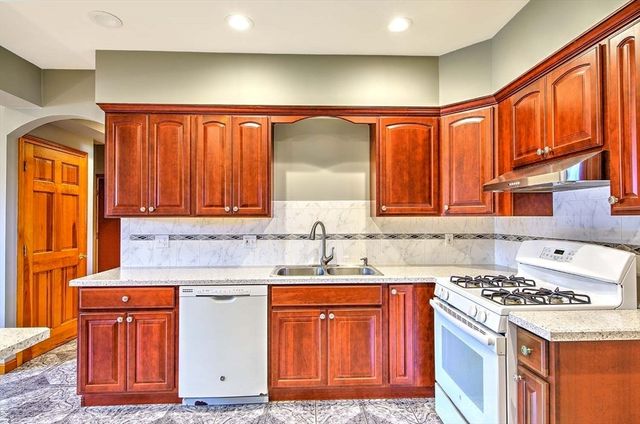 794 County, Seekonk, MA 02771