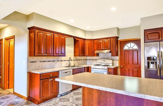 794 County, Seekonk, MA 02771