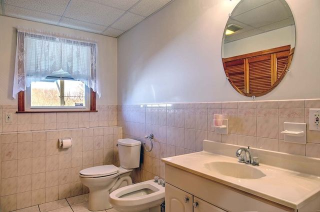 794 County, Seekonk, MA 02771