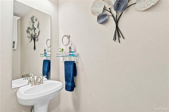 1904 E Ridgeway Circle, Edinburg, TX 78542