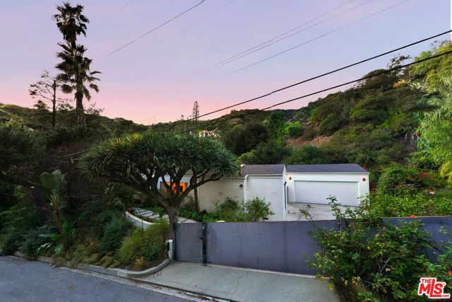 13019 Sky Valley Road, Los Angeles, CA 90049