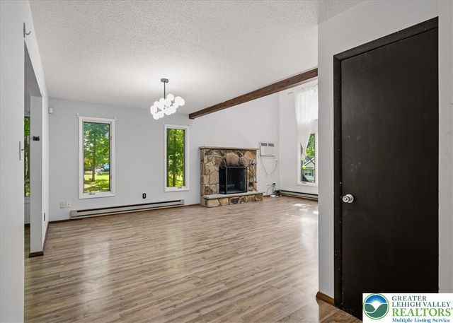 221 Somerset Drive, Stroud Twp, PA 18301