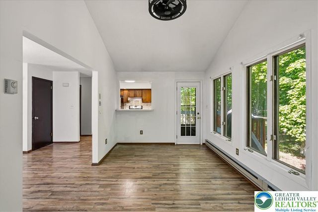 221 Somerset Drive, Stroud Twp, PA 18301