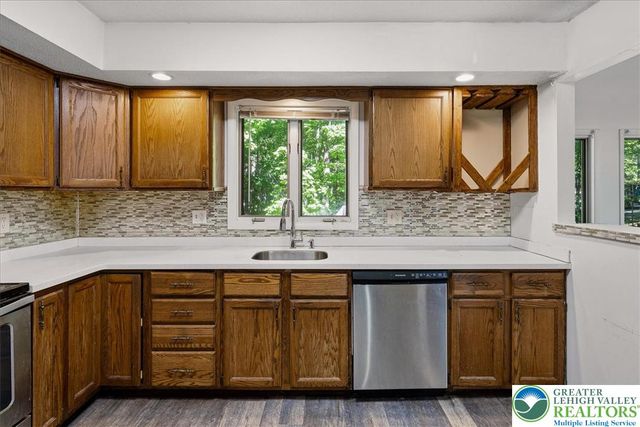 221 Somerset Drive, Stroud Twp, PA 18301