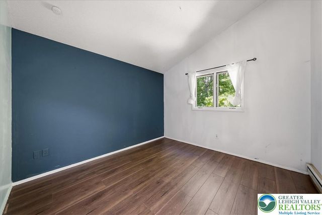 221 Somerset Drive, Stroud Twp, PA 18301