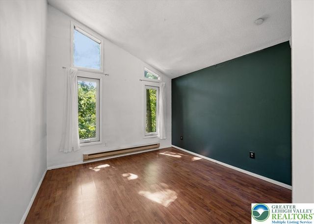 221 Somerset Drive, Stroud Twp, PA 18301