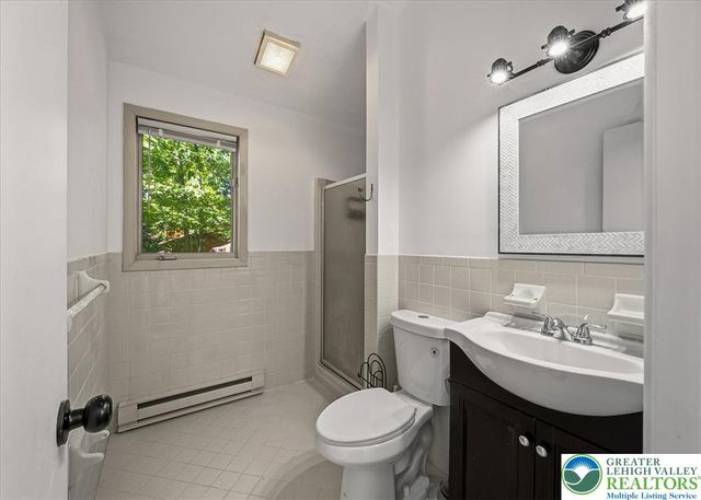221 Somerset Drive, Stroud Twp, PA 18301