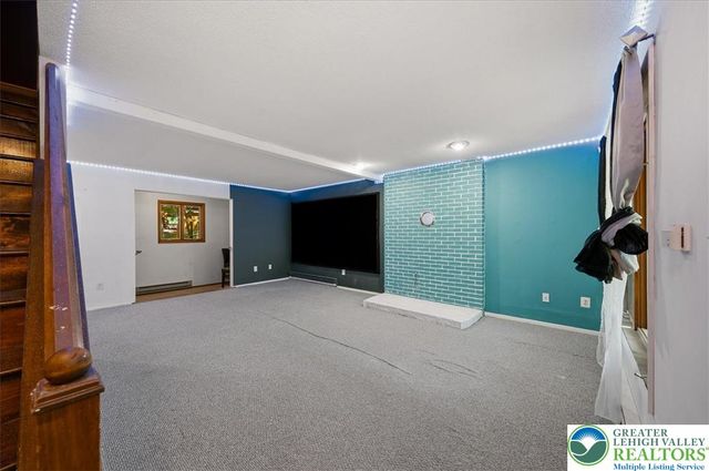 221 Somerset Drive, Stroud Twp, PA 18301