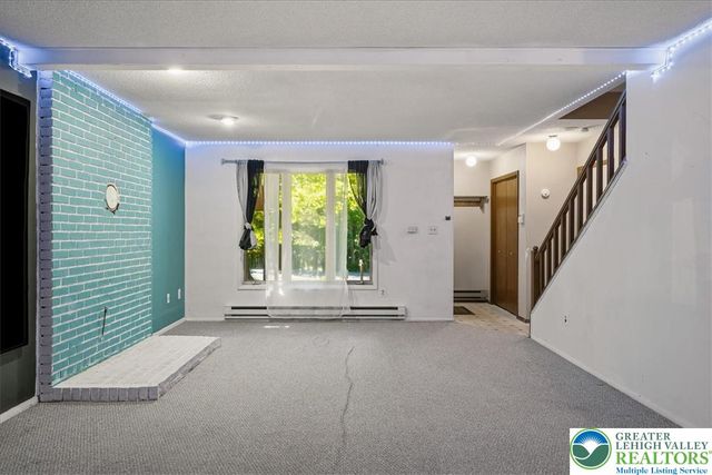 221 Somerset Drive, Stroud Twp, PA 18301