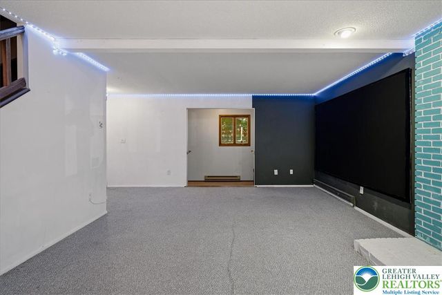 221 Somerset Drive, Stroud Twp, PA 18301